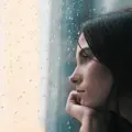 ¿Por qué algunas personas se sienten tristes y melancólicas con la lluvia? Esto explican los expertos