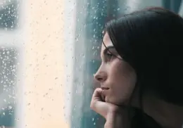 ¿Por qué algunas personas se sienten tristes y melancólicas con la lluvia? Esto explican los expertos
