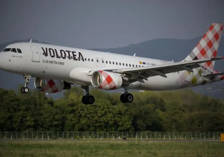 ¿Qué se sabe sobre el fallecimiento de un hombre en Italia tras ser succionado por un avión?