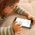 5 razones por las que NO deberías dejar que tus hijos pequeños usen el celular