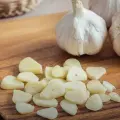 Ajo crudo para los gases, ¿Mito o solución para tu estómago?