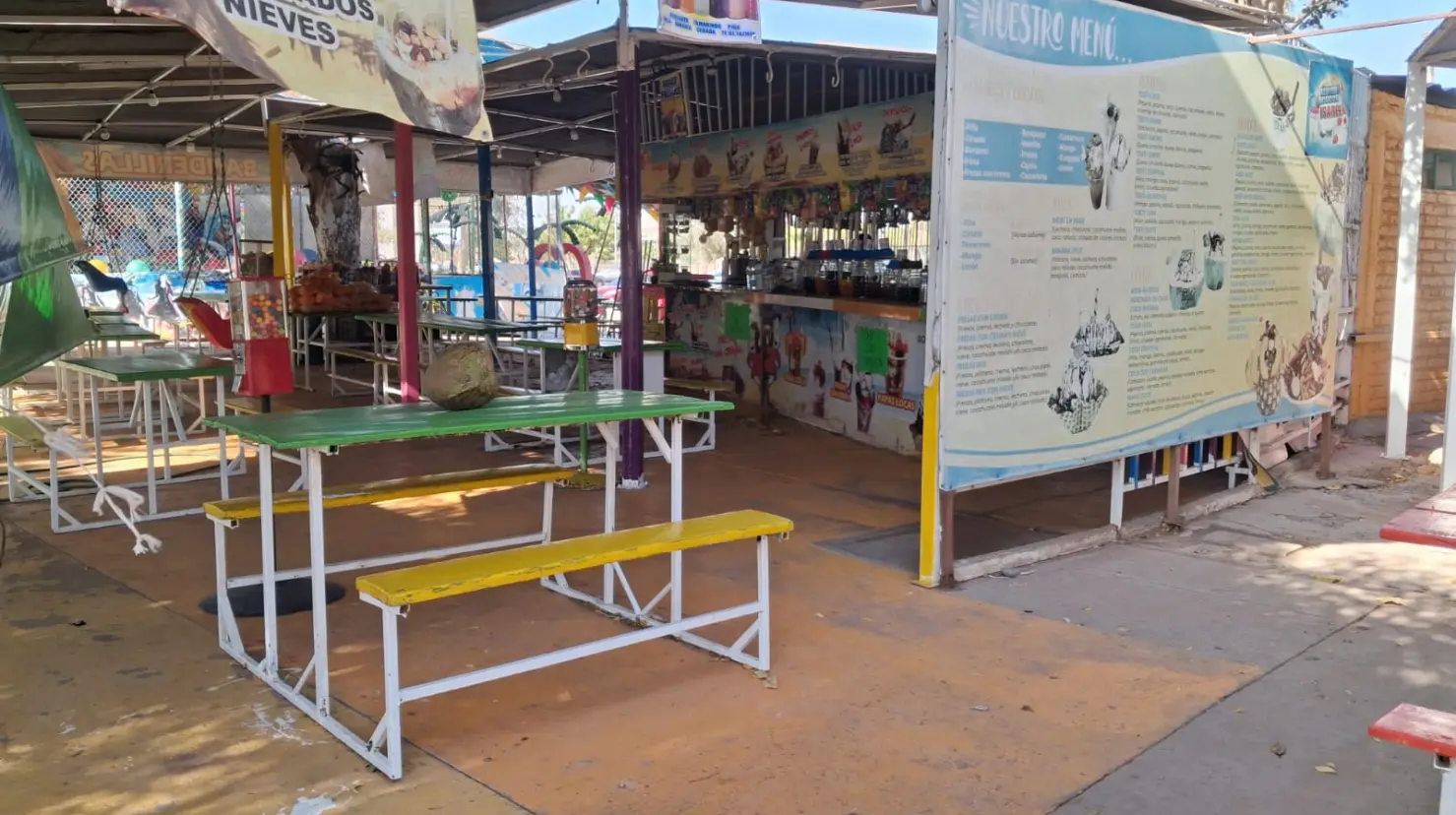 Regularizan a locatarios de la Laguna de Náinari; debían más de un millón de pesos