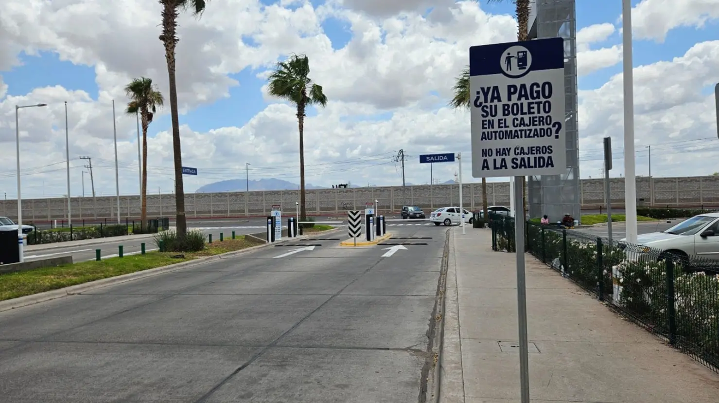 Revisan reglamentos sobre estacionamientos de centro comerciales