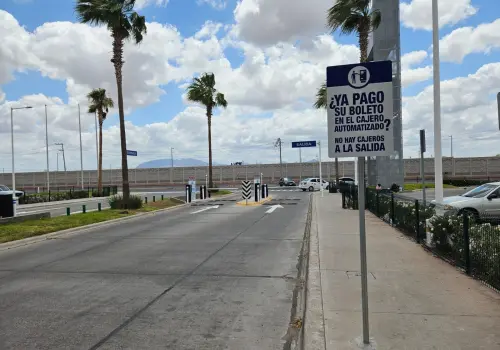 Revisan reglamentos sobre estacionamientos de centro comerciales
