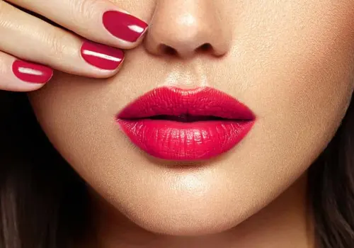 ¿Te quedaste sin labial? Así puedes darles color a los labios con un solo cosmético