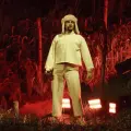 Bad Bunny inicia residencia en Puerto Rico con Le Bron James en el escenario: este es el playlist