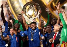 Donald Trump se queda trofeo de Mundial de Clubes: Chelsea recibió una réplica