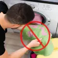 ¿Cómo eliminar las manchas de lejía de la ropa con 2 ingredientes de cocina?