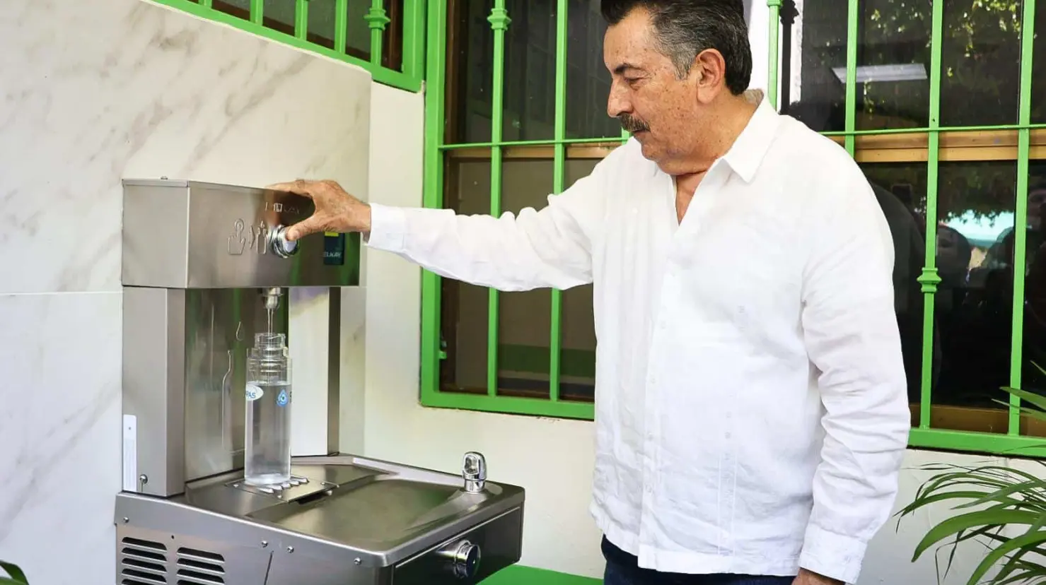 No se dejan de hacer obras por bebederos públicos, dice Javier Lamarque
