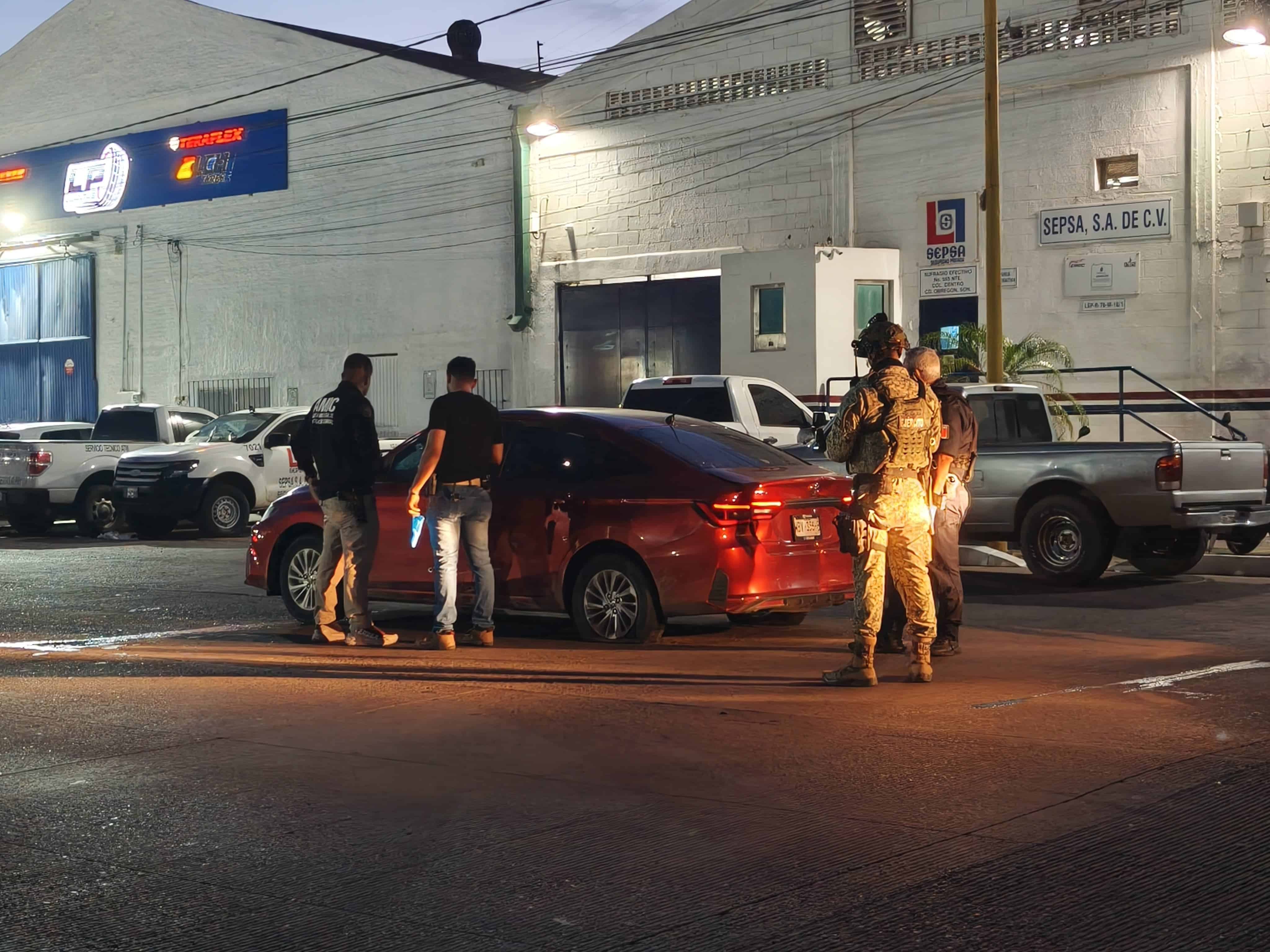 En Ciudad Obregón, recuperan vehículo robado tras persecución; hay un menor detenido