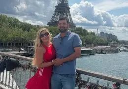 Tras supuesta infidelidad, Karla Panini presume su amor por París con Américo Garza