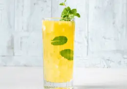 Agua de piña con hierbabuena: infusión natural para aliviar la inflamación y mejorar la digestión