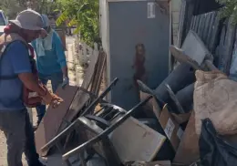 Empalme refuerza combate contra el Dengue: Realizan descacharre y fumigan