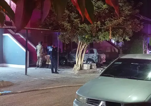 Rafaguean vivienda e incendian vehículo en la Nuevo Cajeme