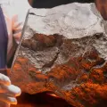 Subastan en Nueva York roca de Marte más grande en la Tierra: Esta cantidad pagaron