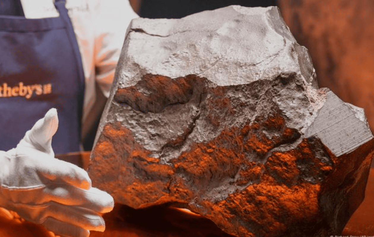 Subastan en Nueva York roca de Marte más grande en la Tierra: Esta cantidad pagaron