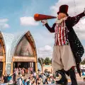 Tomorrowland 2025 da inicio en Bélgica tras incendio que destruyó su escenario principal