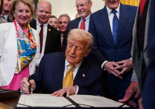 Trump acusa que cárteles controlan en México a políticos y candidatos