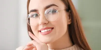 ¿Usas anteojos? Así debes maquillarte para resaltar tu mirada