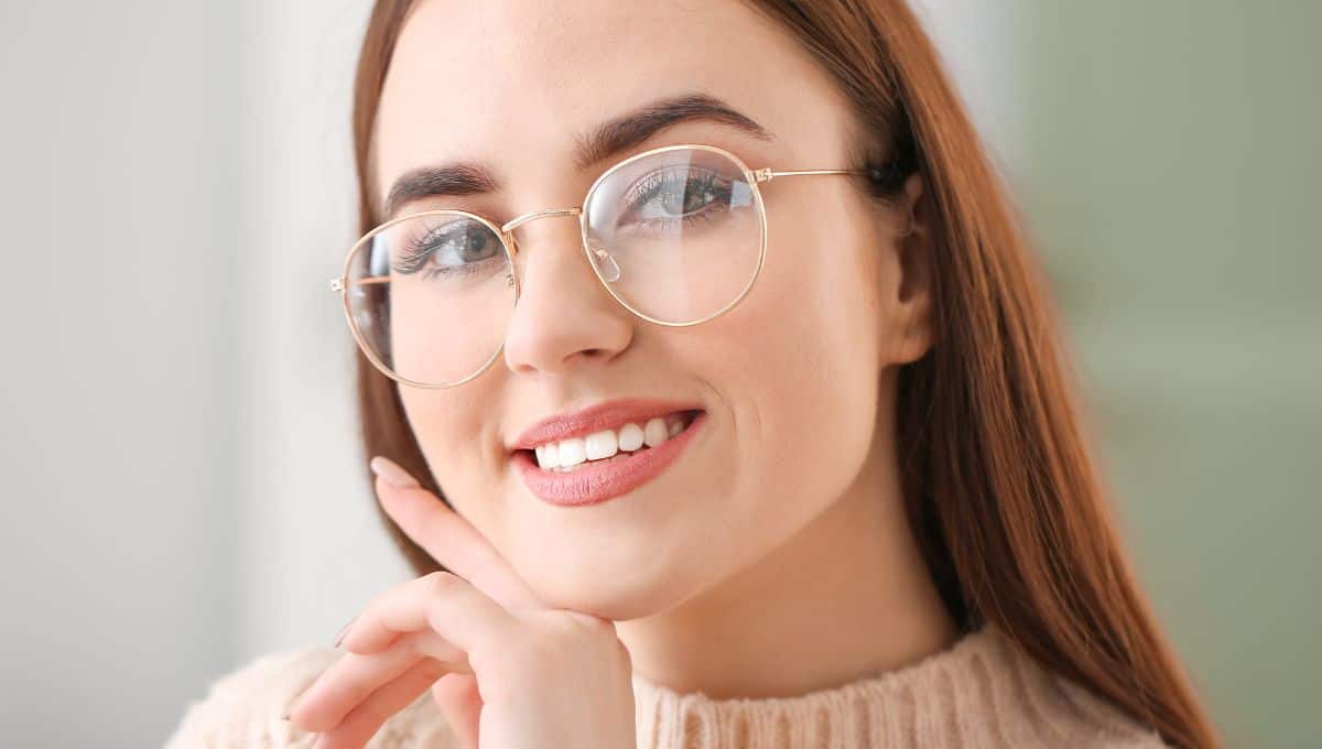 ¿Usas anteojos? Así debes maquillarte para resaltar tu mirada