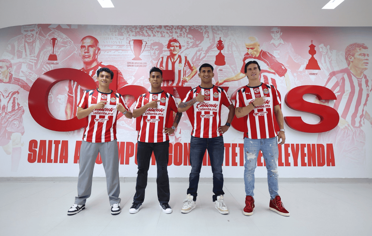 Chivas presenta refuerzos y confirma plantilla completa para el Apertura 2025