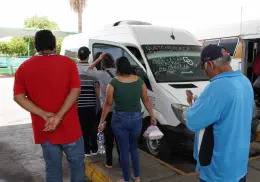 Opera camioneta van en Central Camionera de Ciudad Obregón