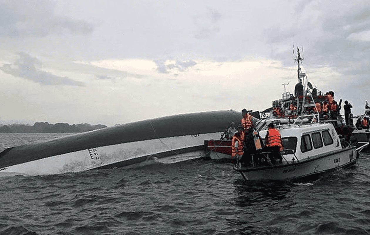 Al menos 29 muertos y varios desaparecidos tras el naufragio de un barco turístico en Vietnam