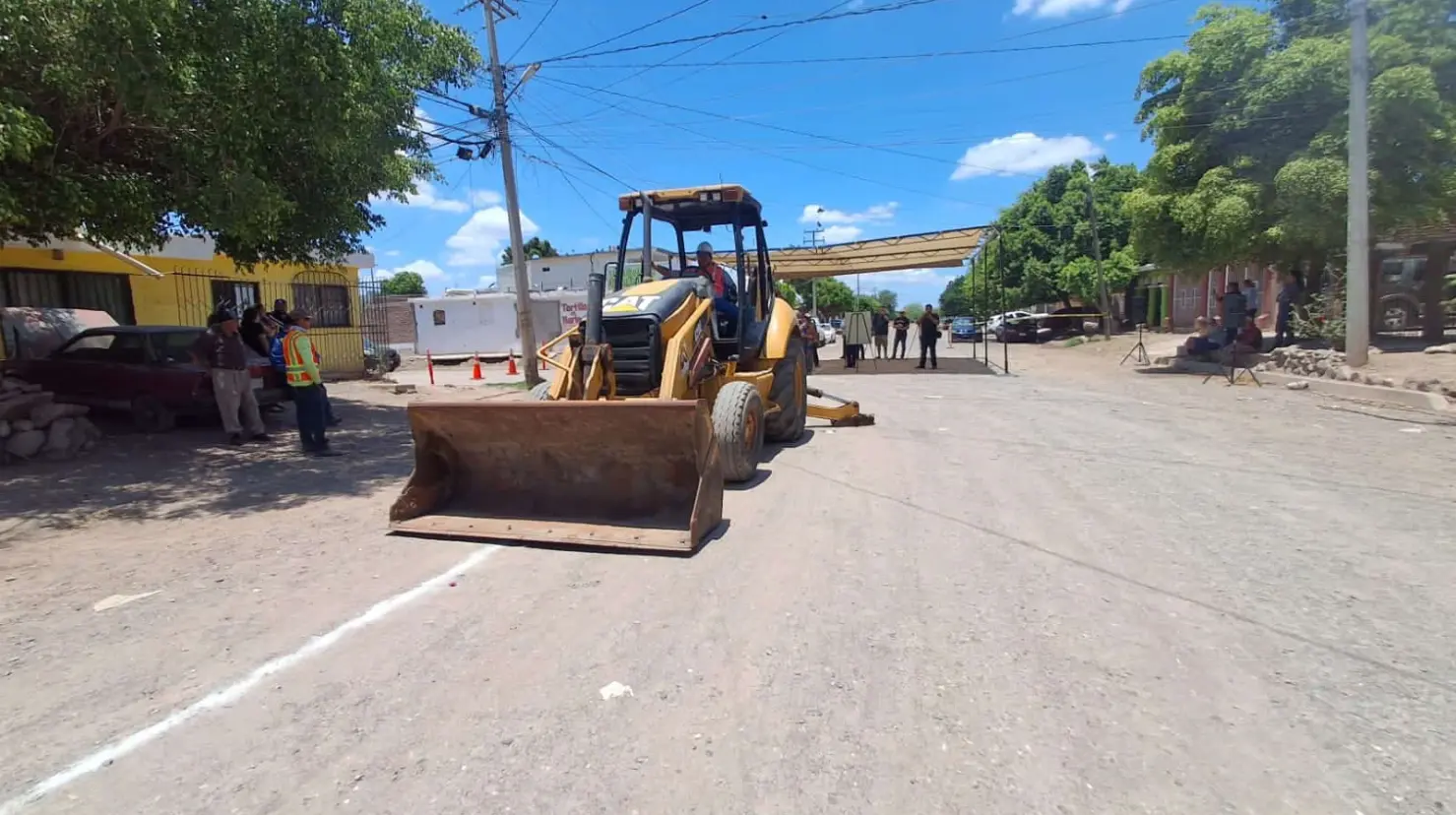 Rehabilitan calles de la colonia Machi López en Cajeme