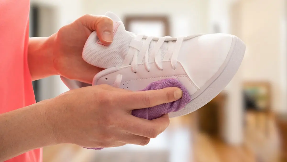 Limpia tus tenis de manera fácil y rápida / Canva