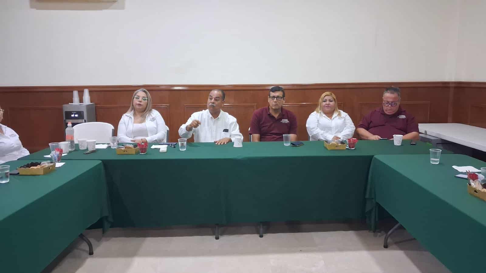 Trabajadores de la industria maquiladora terminan sus estudios  de Ingeniería en Mecatrónica