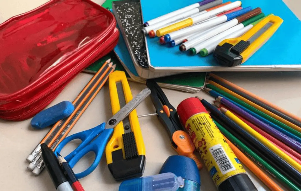 Conoce el monto que tendrás que gastar por cada hijo en educación básica.