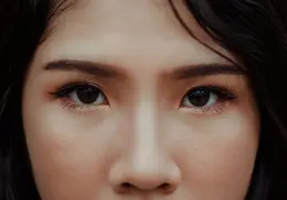 ¿Quieres cejas más pobladas? 5 consejos clave para lograr que sean más oscuras