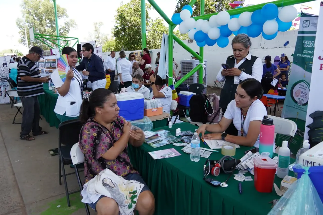 Dan servicios sin costo a la población cajemense en primera Feria de la Paz