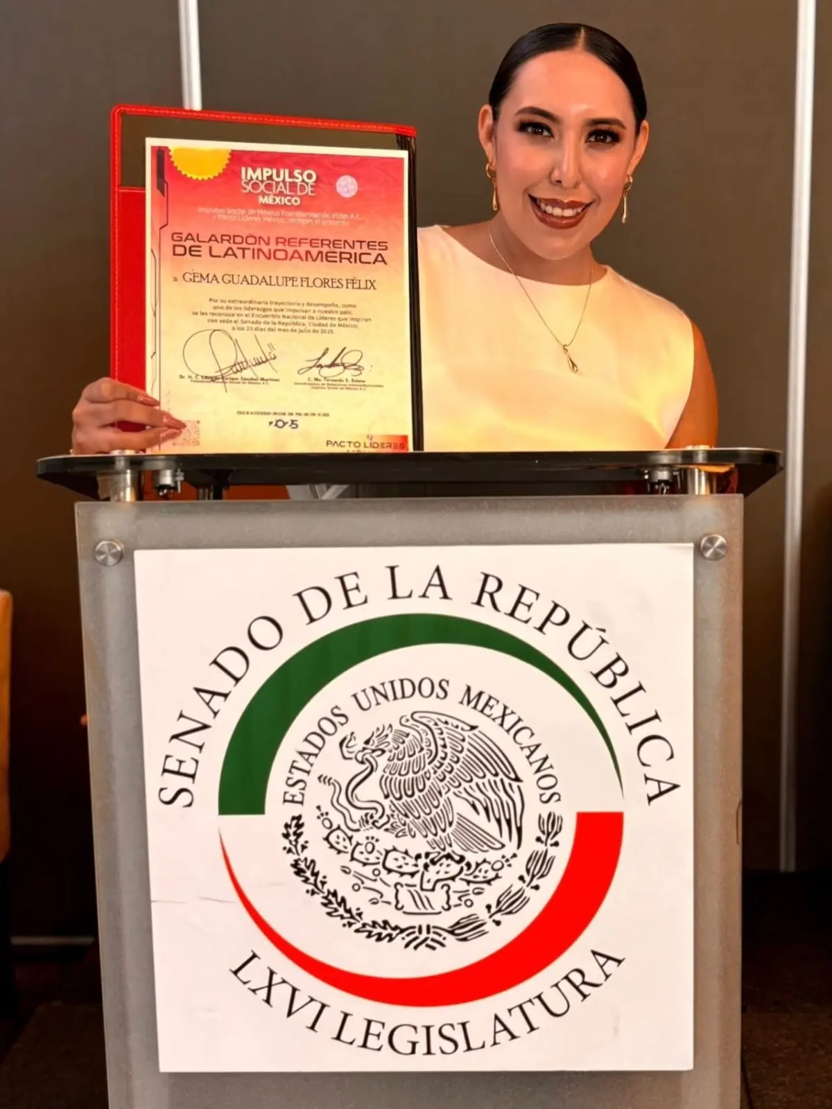 Activista social navojoense recibe galardón Referentes de Latinoamérica