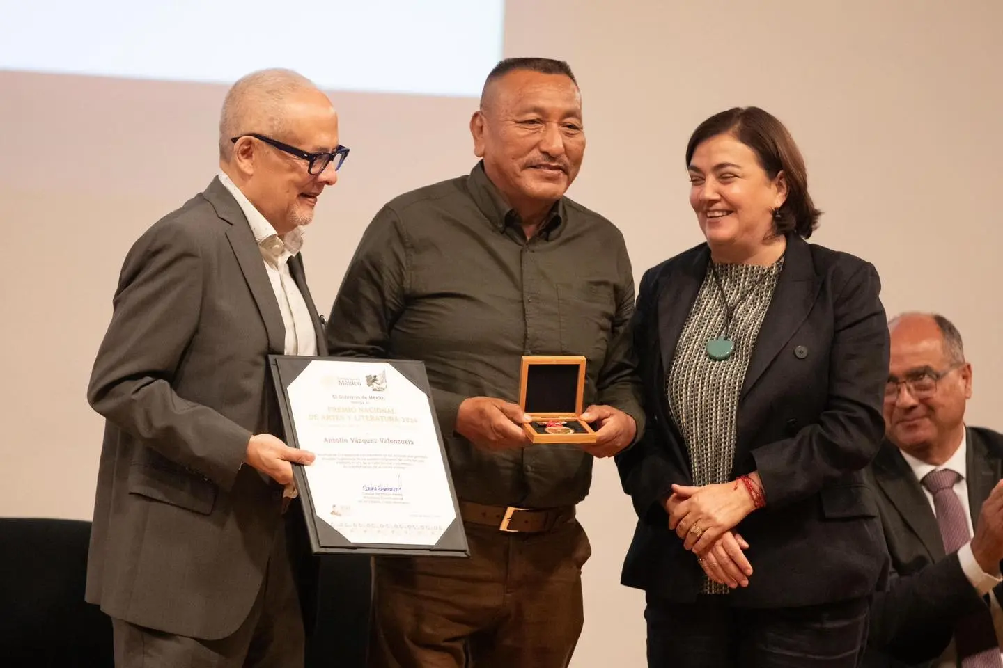 Promotor indígena Mayo recibe Premio Nacional de Artes