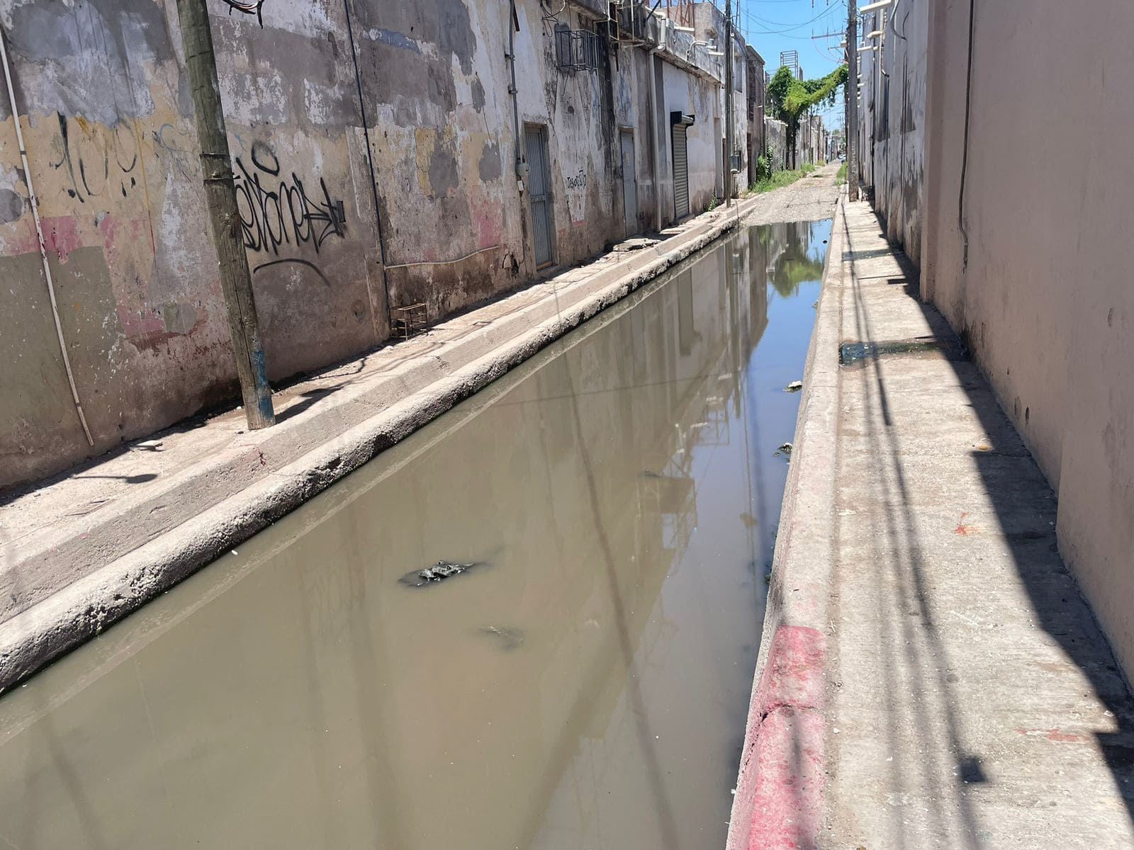 Comerciantes urgen a limpiar callejones del centro de Obregón