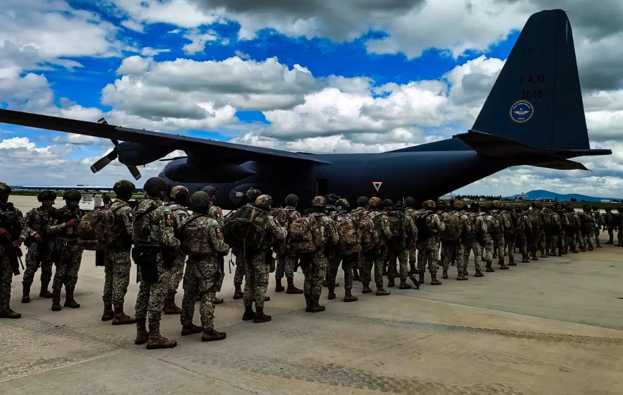 Los elementos llegaron vía aérea a la Base Aérea Militar No. 10, ubicada en Culiacán.