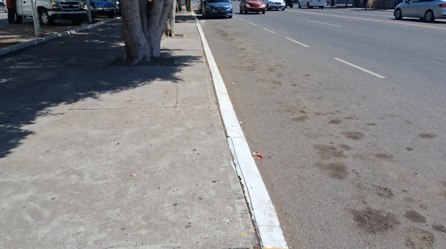 Retiran franjas amarillas para estacionamiento de taxistas en el centro