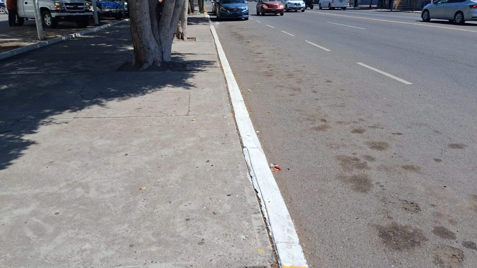 Retiran franjas amarillas para estacionamiento de taxistas en el centro