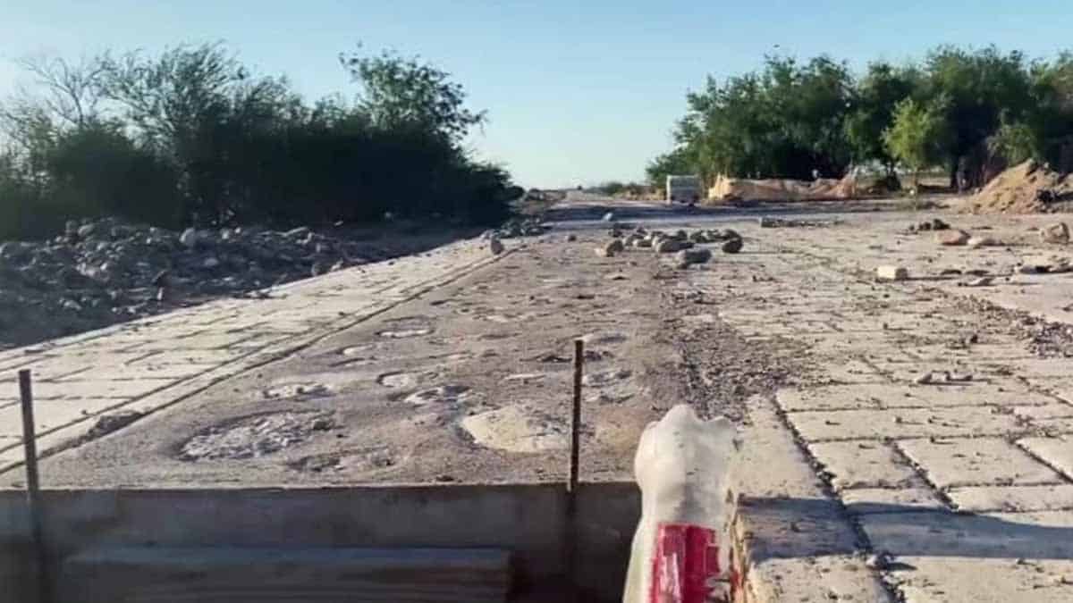 Protestan vecinos por obra inconclusa