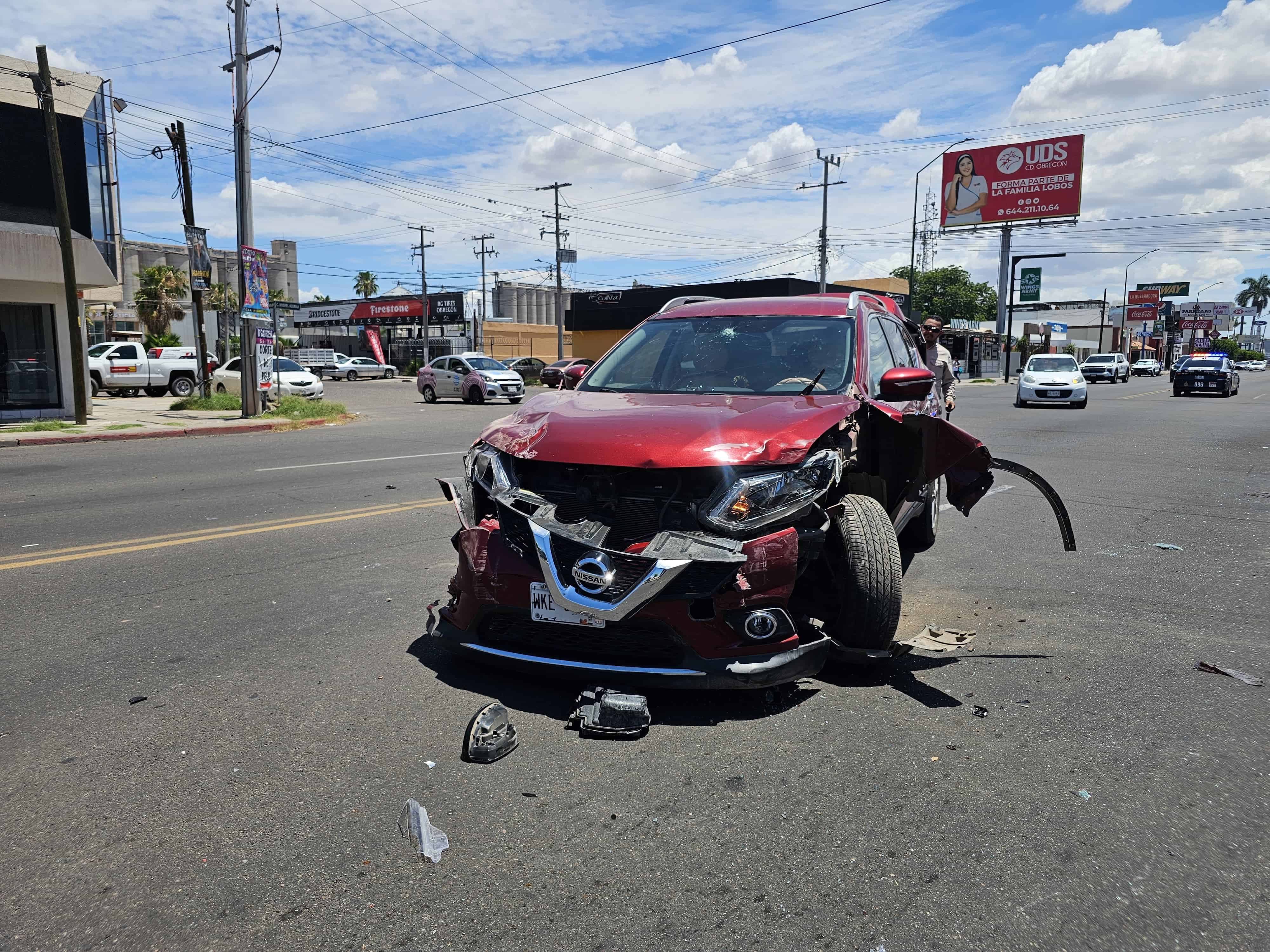 Aparatoso accidente en la Miguel Alemán, al norte de Ciudad Obregón