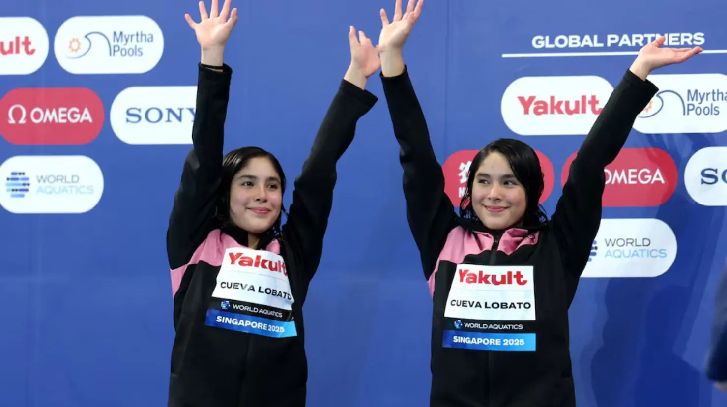 Las gemelas Mía y Lía Cueva brillan con histórico bronce para México en Singapur 2025