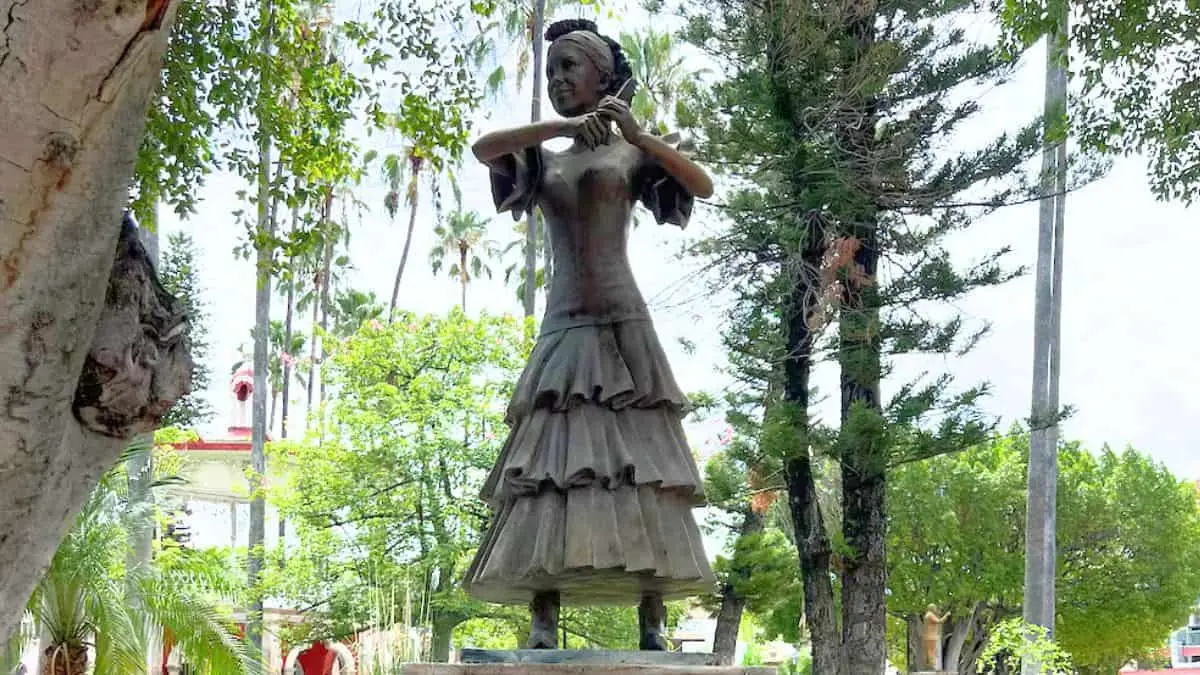 Autoridades protegen estatua de Florinda Meza en Zacatecas tras polémica por bioserie Sin querer queriendo