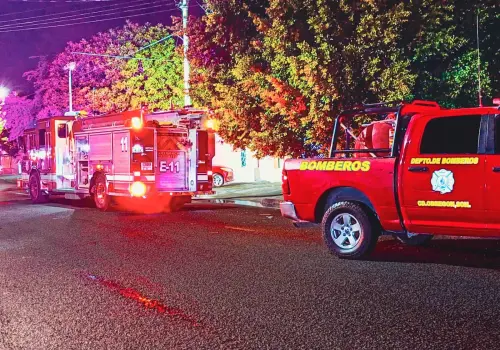 Bomberos de Cajeme combaten incendio en hielera