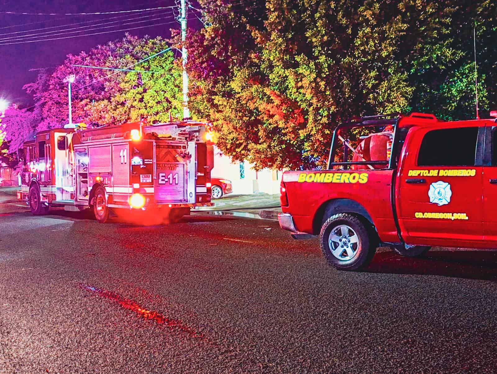 Bomberos de Cajeme combaten incendio en hielera