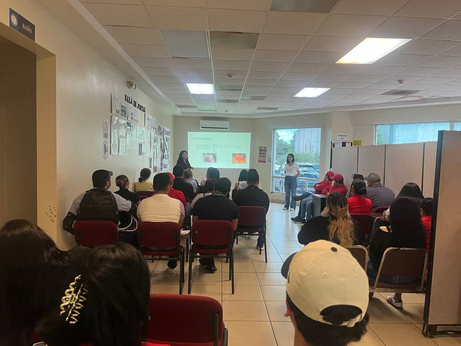 Imparte Coesprison 39 cursos a vendedores de alimentos en Cajeme