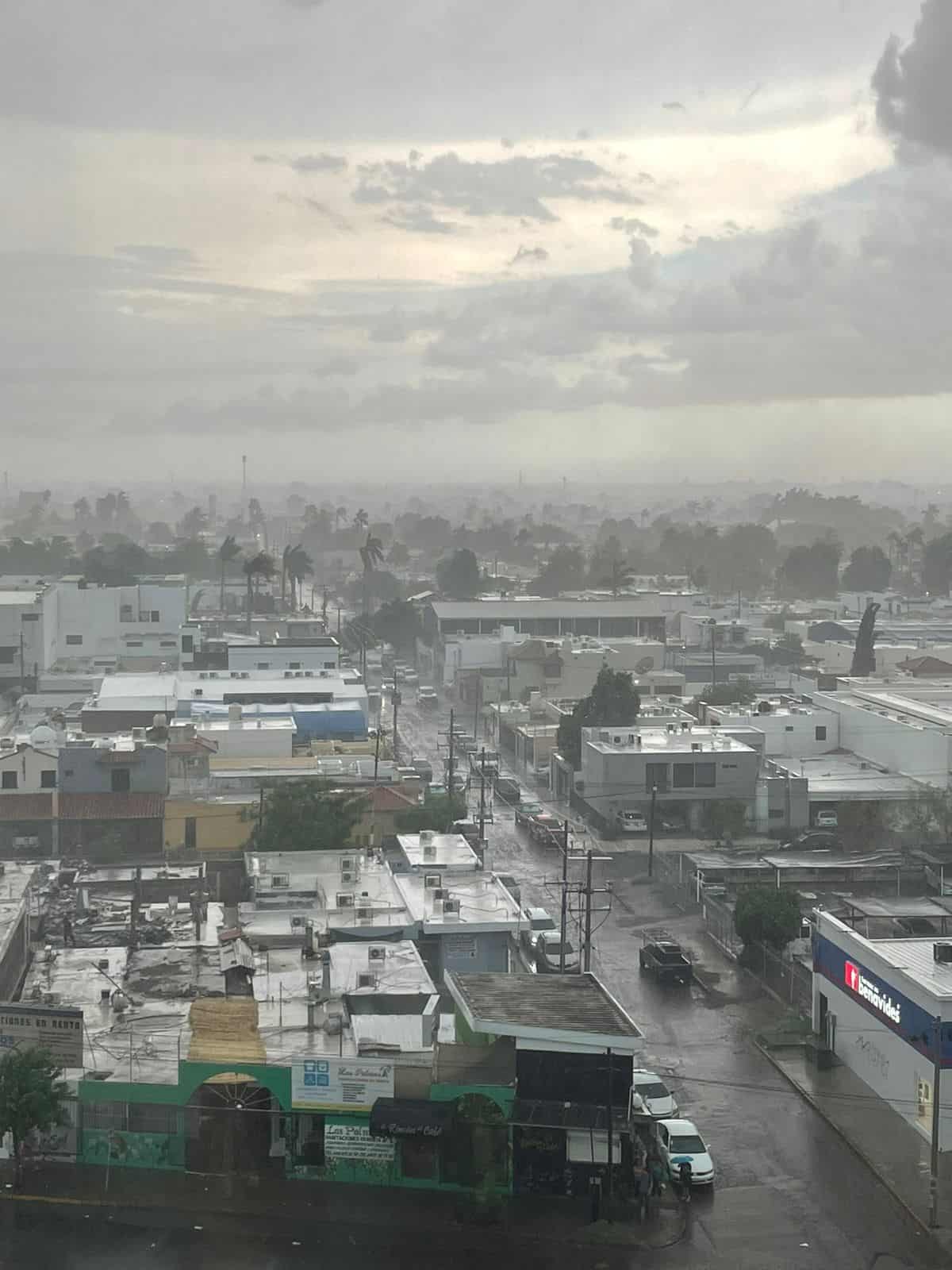 Lluvias y vientos provocan encharcamientos en Cajeme, pero no benefician a la presa
