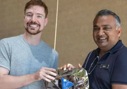 MrBeast recibe el botón de los 400 millones de suscriptores: así fue el icónico momento