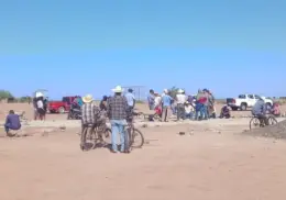 Bloquean indígenas camino artesanal de Etchojoa