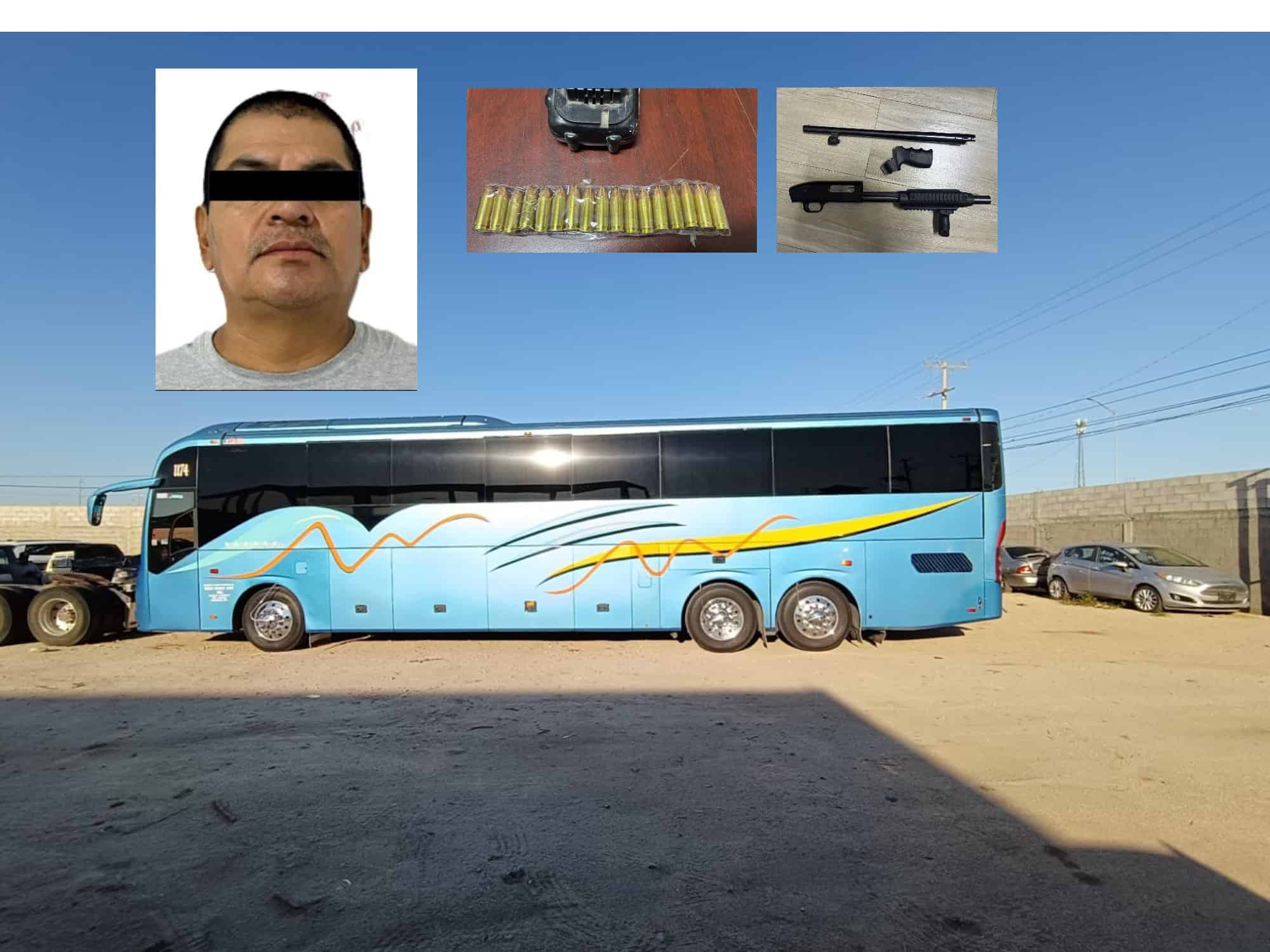 Detienen a un hombre que transportaba armamento en camión de pasajeros